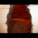 Das Brot backt auf heißen Steinen